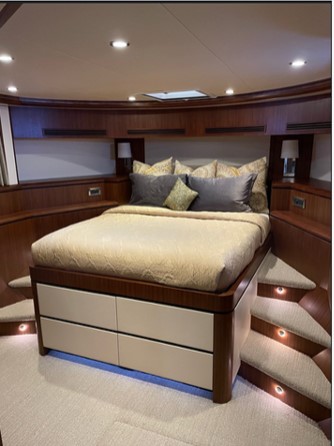 85' Ocean Alexander Luxury Yacht 18